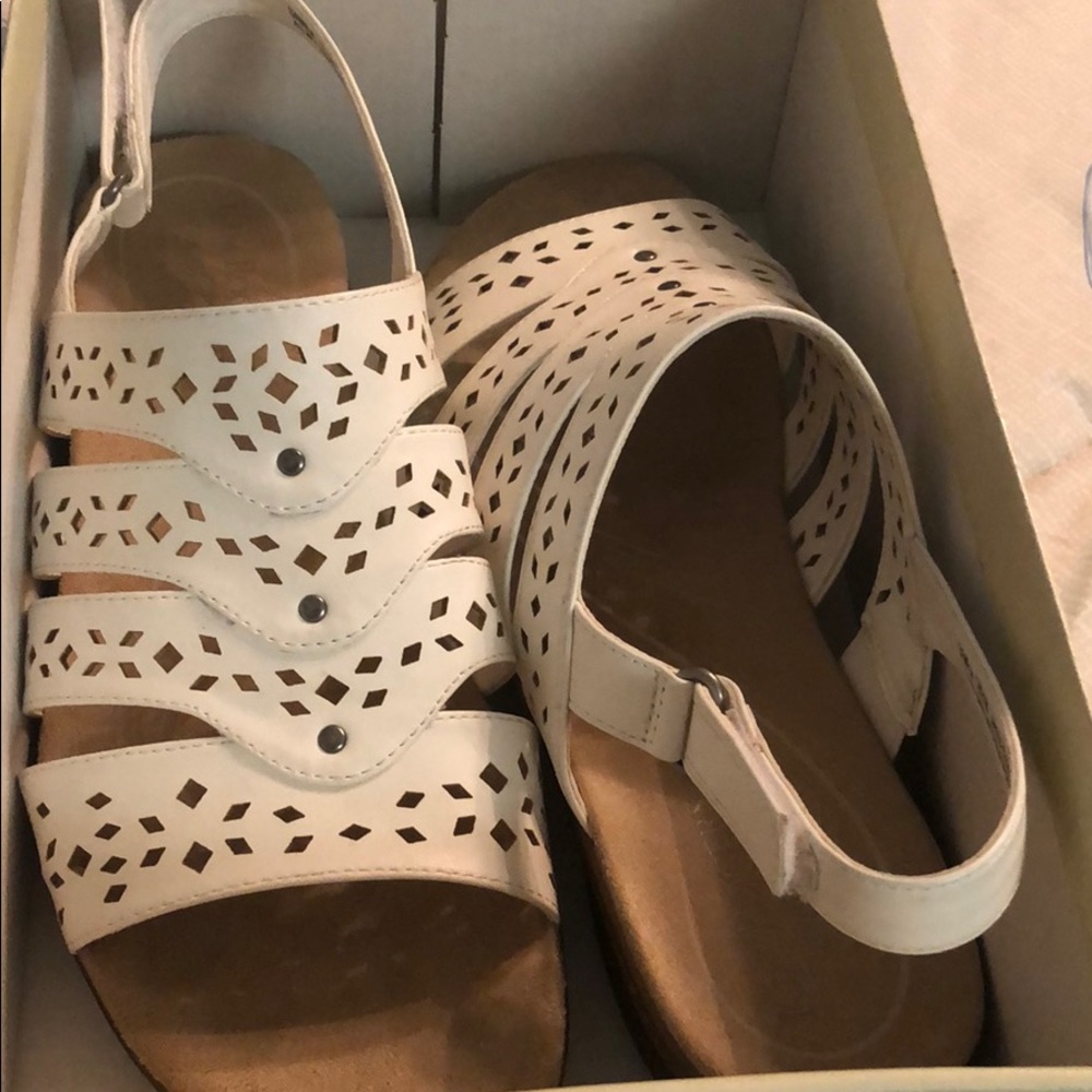 Size 9 1/2 Kim Rogers white sandals